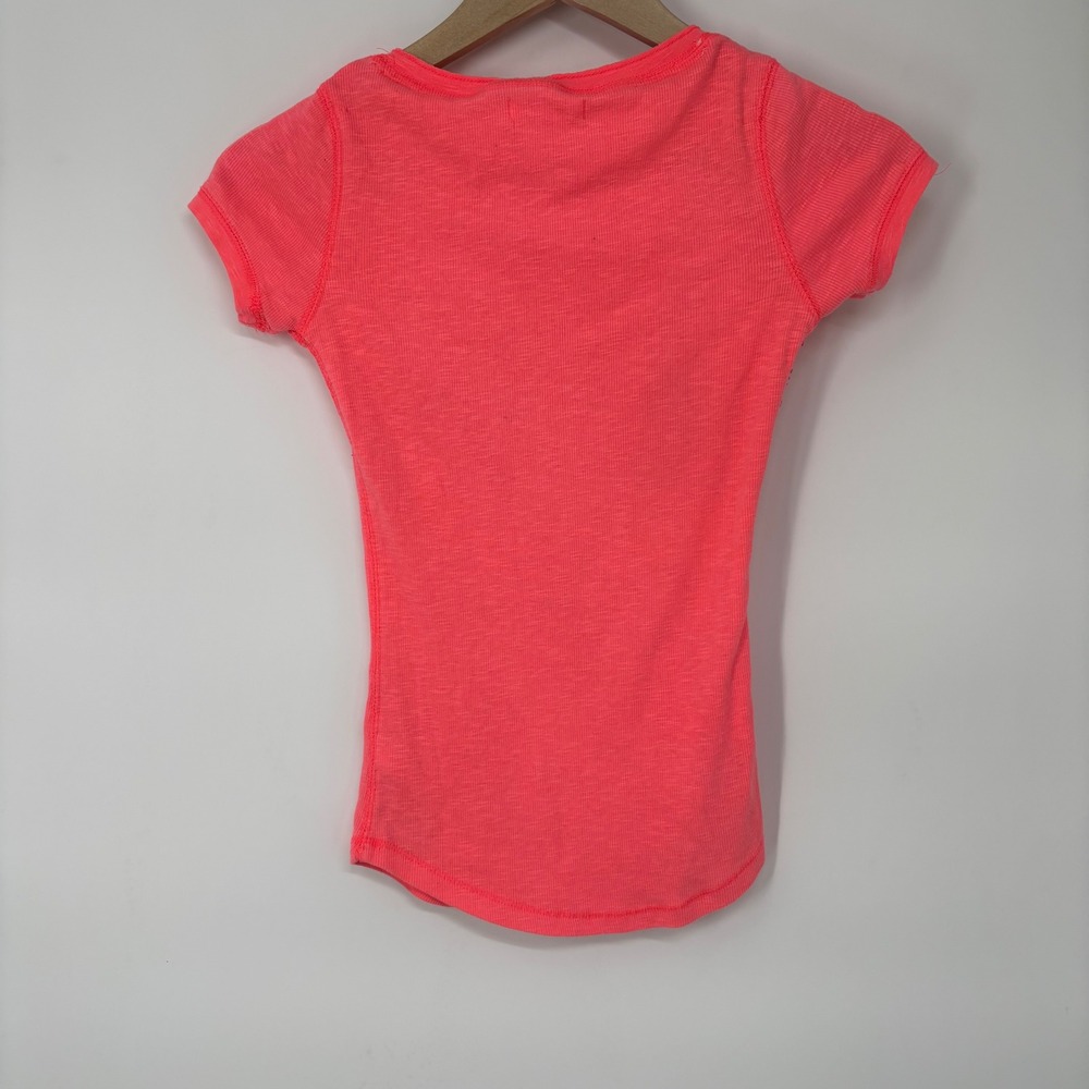 Aeropostale Womens Neon Pink AERO NY 87 Graphic Henley Top Slim Fit Small Y2K - Picture 2 of 6